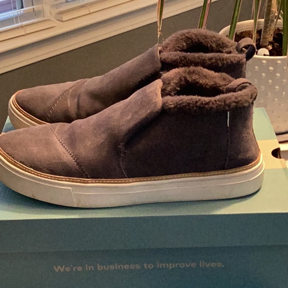 Euc Toms brand Paxton’s water resistant bootie